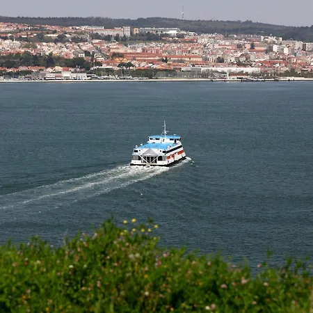 Ola Belem! Cozy Windmill, Stunning Views To Lisboa Bed & Breakfast *
