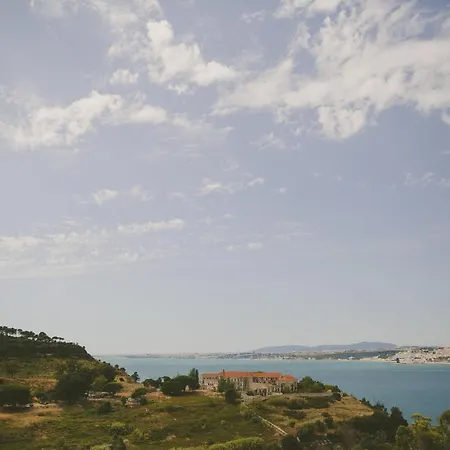 Ola Belem! Cozy Windmill, Stunning Views To Lisboa Bed & Breakfast *