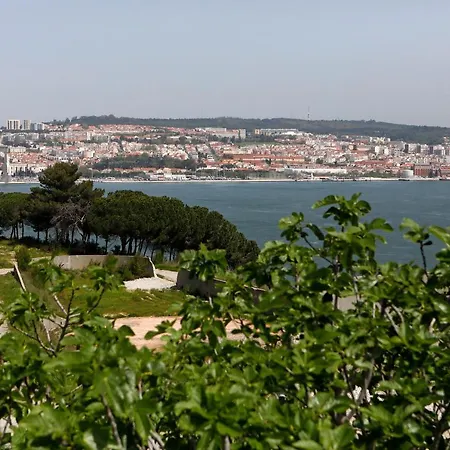Ola Belem! Cozy Windmill, Stunning Views To Lisboa Bed & Breakfast Caparica