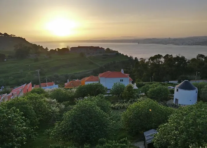 Ola Belem! Cozy Windmill, Stunning Views To Lisboa Bed & Breakfast Caparica