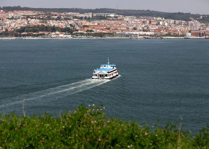 Ola Belem! Cozy Windmill, Stunning Views To Lisboa Bed & Breakfast *