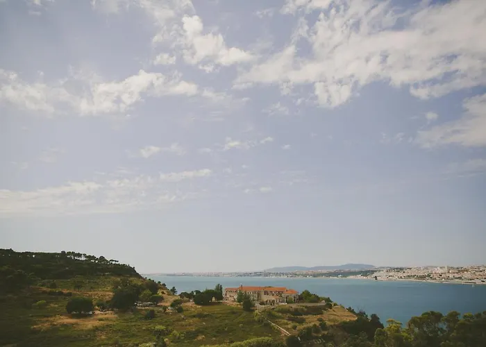 Ola Belem! Cozy Windmill, Stunning Views To Lisboa Bed & Breakfast *