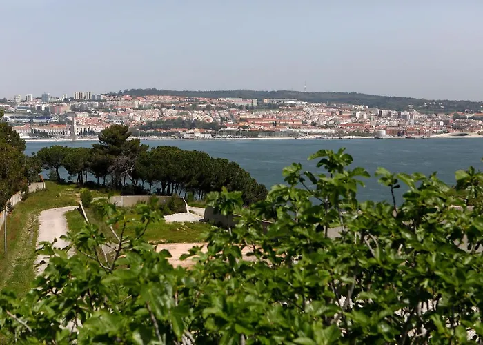 Ola Belem! Cozy Windmill, Stunning Views To Lisboa Bed & Breakfast Caparica